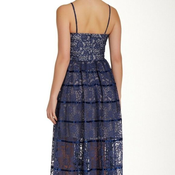 Vera Wang Blue Lace Formal/Bridesmaids Gown - Picture 3 of 4